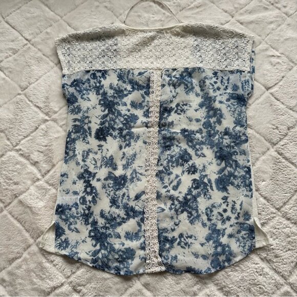 Miss Me | Blue & Cream Jeweled Abstract Floral Crochet Blouse | Size Extra Small - Picture 3 of 9